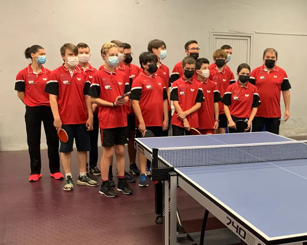 Remise des maillots jeunes avec les coachs